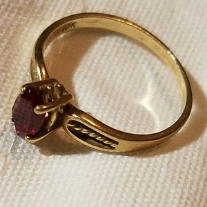 Size 7 Garnet ring